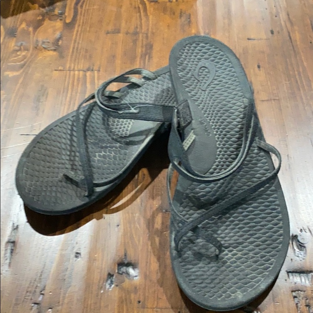 Black olukai sandles